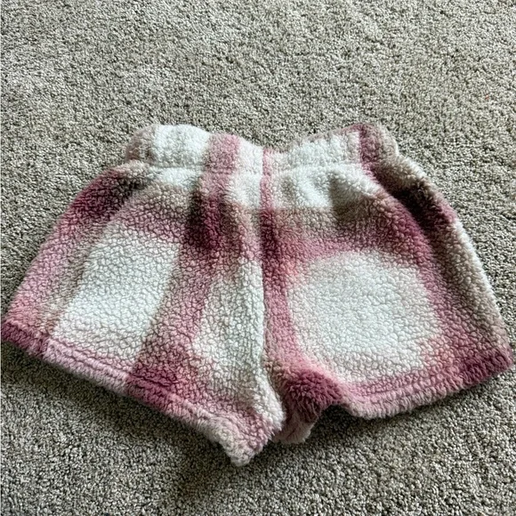 Cozy Plaid Sherpa Shorts - Picture 2 of 3